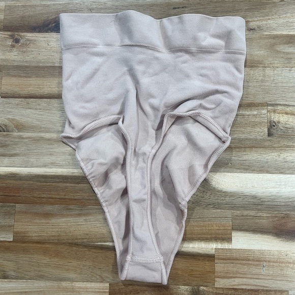 Skims Kim Kardashian Women’s Shape-wear S/M New without Tags - Picture 2 of 3